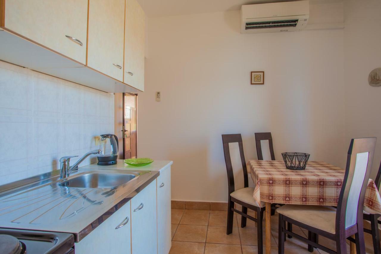 Apartmani Komesic Zubovici Exterior photo
